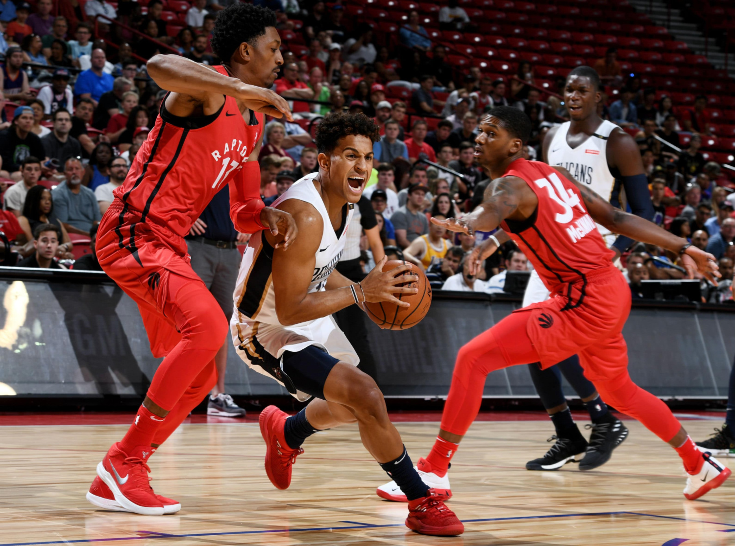 关于赛地聚焦：德甲关键时刻热度飙升，犹他爵士官宣签约，气氛紧张，赛季目标并未改变的信息