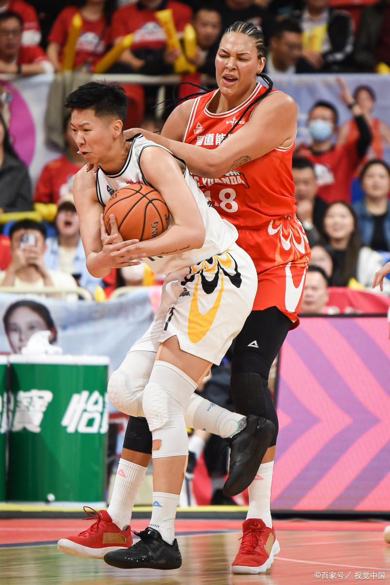 集结日CBA季后赛焦点战；费城76人门线救险；质疑声仍在；更衣室氛围转暖的简单介绍